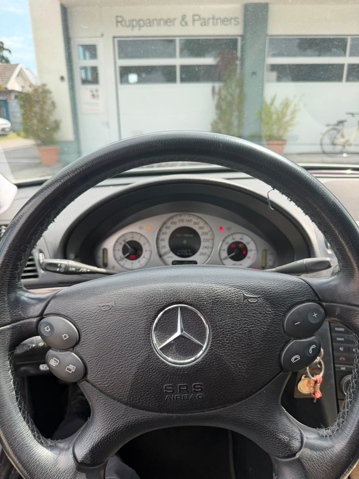 Mercedes E280 T 4Matic KoAmbi – Allrad – Top Zustand – Frisch MFK & Service!