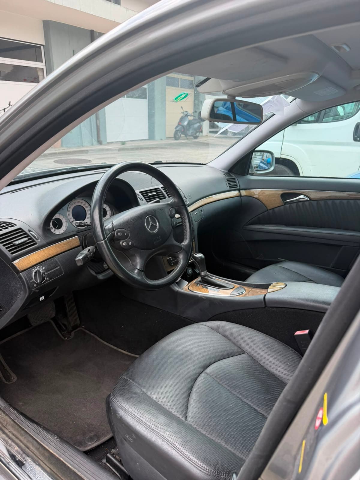 Mercedes E280 T 4Matic KoAmbi – Allrad – Top Zustand – Frisch MFK & Service!