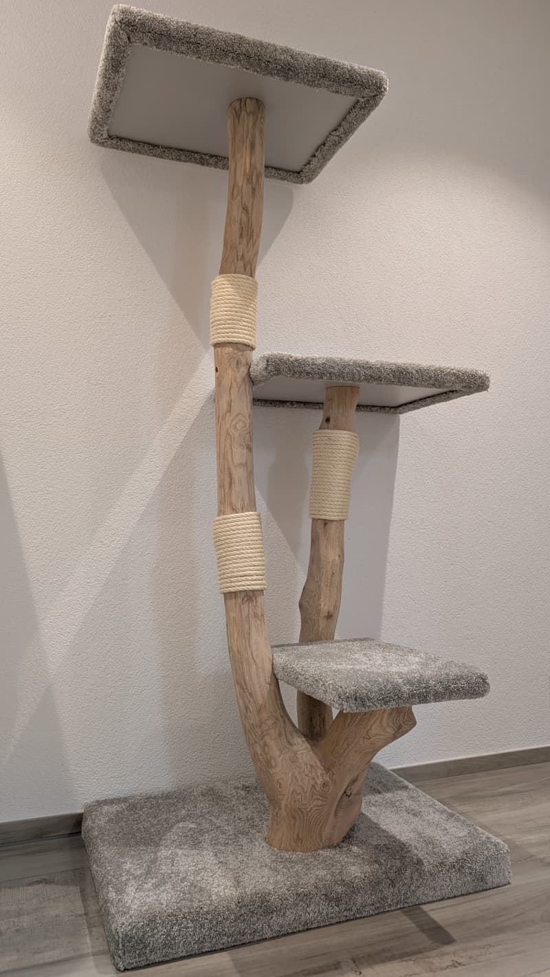 Kratzbaum NEU aus thurgauer Natur-Holz, 159cm