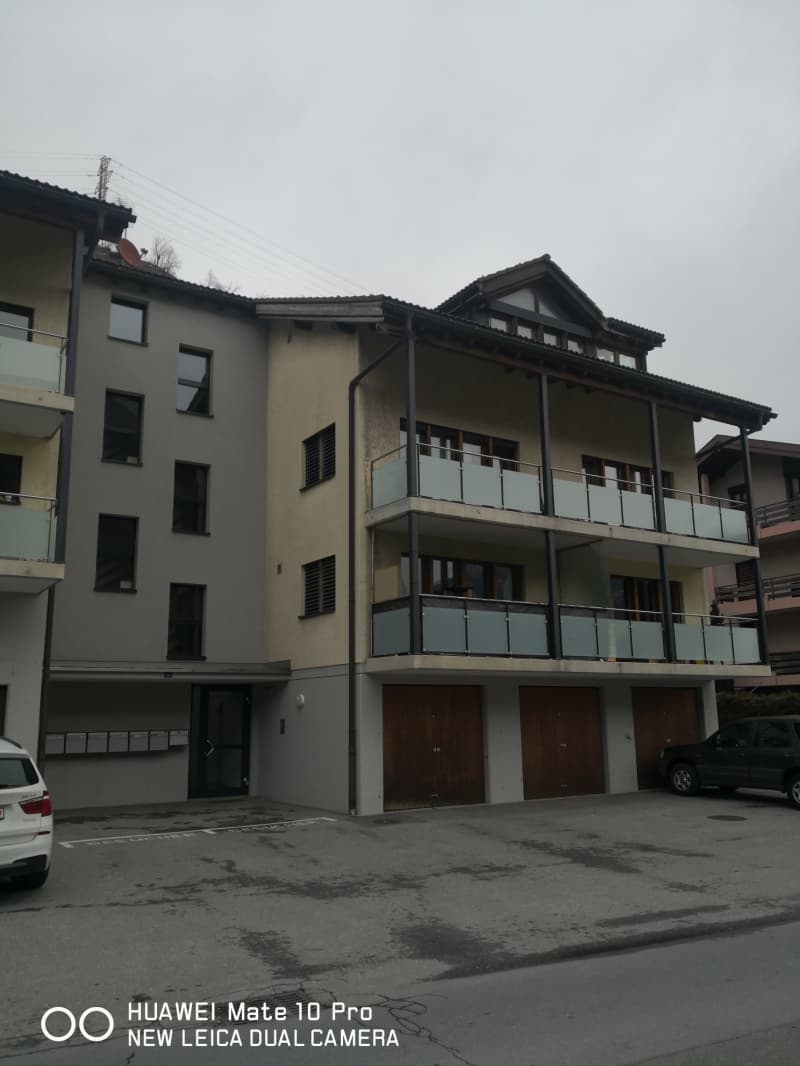 Baltschieder, sehr sonnige, geräumige und moderne Wohnung 4,5 Zi