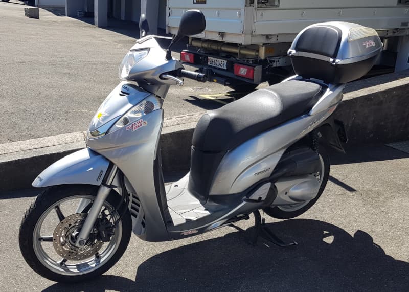 Motorrad/Roller HONDA SH 300A