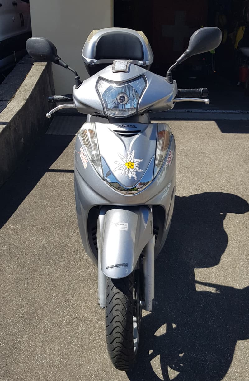 Motorrad/Roller HONDA SH 300A