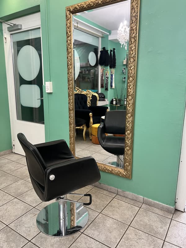 Coiffeur, Barber Stühle und NägelstudioPlatz zum vermieten!!!
