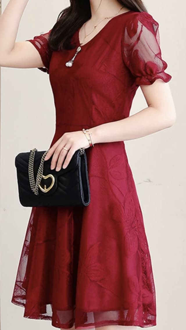 Neue elegante Kleider