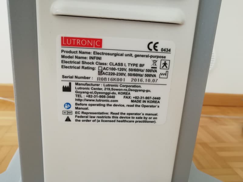 Infini Lutronics Mikroneedling und Radiofrequenz Gerät
