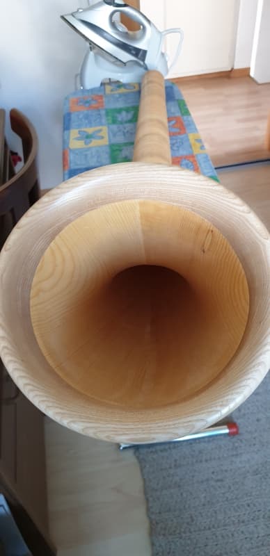 Neuwertges Alphorn, aus dem Hause Tschiermer, zu verkaufen