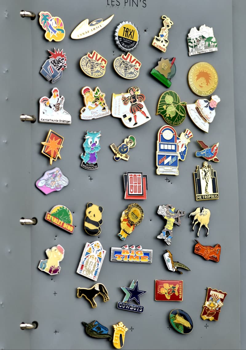 130 Pins gemischt