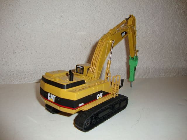 Caterpillar 365 BL mit Montabert Hammer