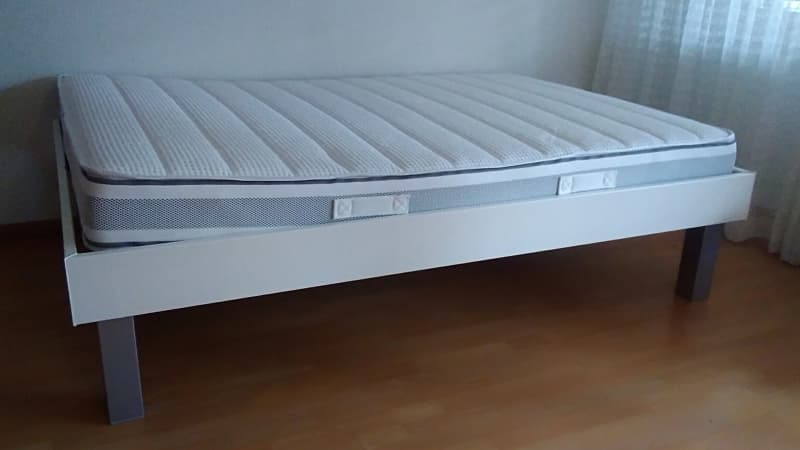 Zu verkaufen Bett