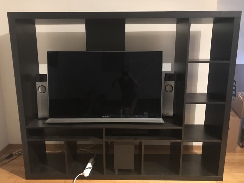 Schöne, neuwertige schwarze Wohnwand