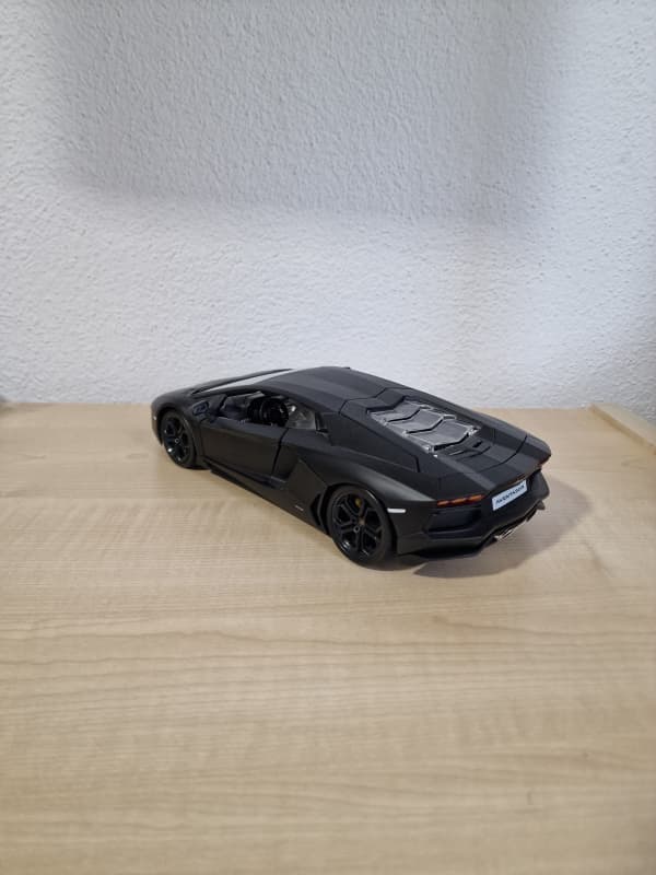 Lamborghini Aventador matt-schwarz