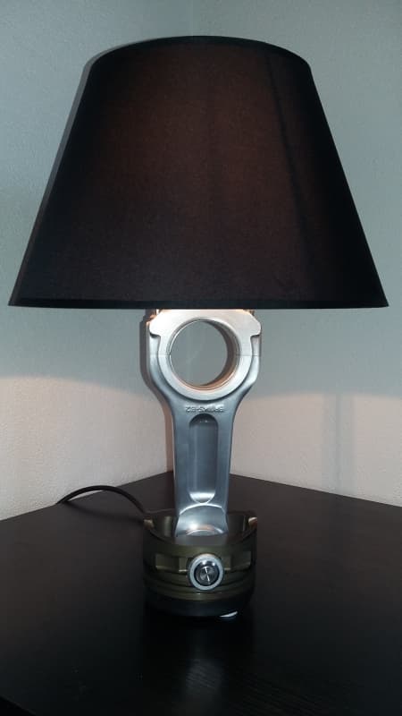 Exclusive Nachttischlampe, Dragster, Kolbenlampe