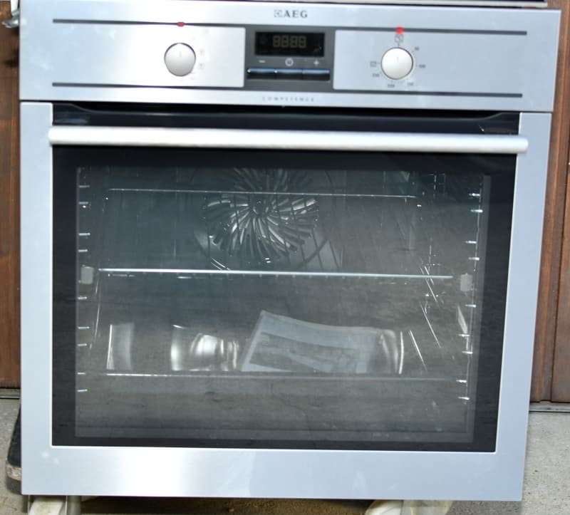Einbau Kühlschrank mit Gefrierfach und Backofen