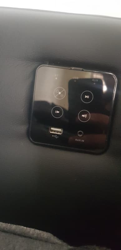 Sofa mit Tisch LED Licher Inkl. Kissen mit bluetooth aux und USB