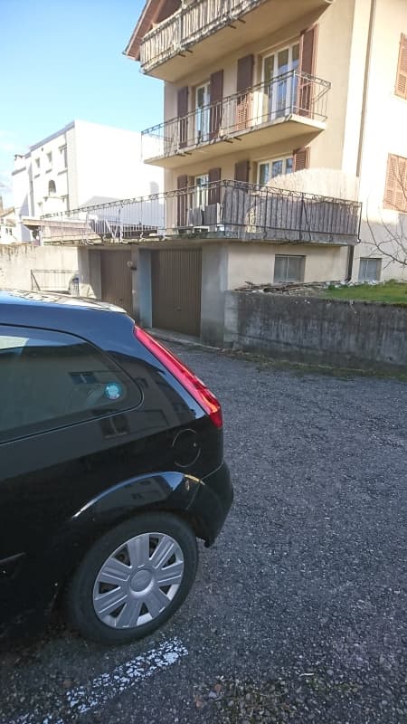Nachmieter für ruhige 4.5 Pareterrewohnung an zentraler Lage