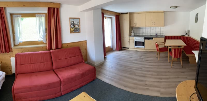 Sehr schöne voll ausgestattete, möblierte 2 ½ Zimmer Wohnung