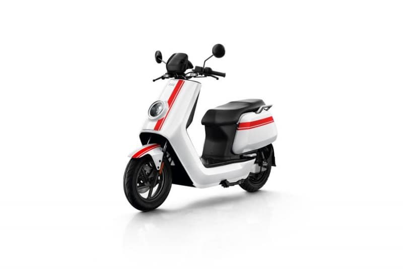 E-Scooter Niu NGT 70 kmh Reichweite 134 km rot/weiss