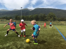 Fußballkurse und Ferienlager für Kinder/ Football courses