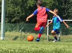 Fußballkurse und Ferienlager für Kinder/ Football courses