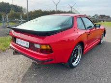 PORSCHE 944