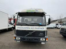 LKW mit Blache und Hebebühne ab MFK Volvo FL6