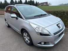 PEUGEOT 5008 1.6 16V T Family