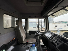 VOLVO FL6L612 Blache mit Hebebühne