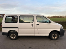 TOYOTA Hiace D-4D Van 4WD SWB