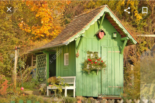 Altes verwunschenes Holz Gartenhaus