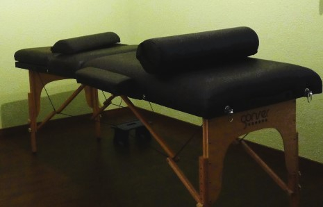 Massageliege aus Holz von GONSER