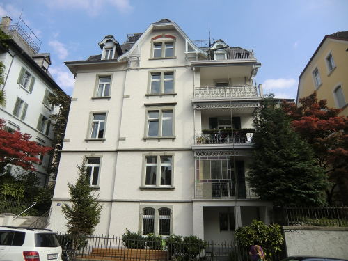 4 ½-Zi Jugendstilwohnung in kleinem Mehrfamilienhaus